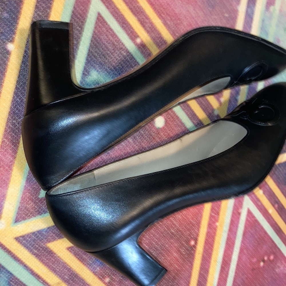 Salvatore Ferragamo Black Leather Heeled Pumps with Signature Gancini Detail - Picture 11 of 13
